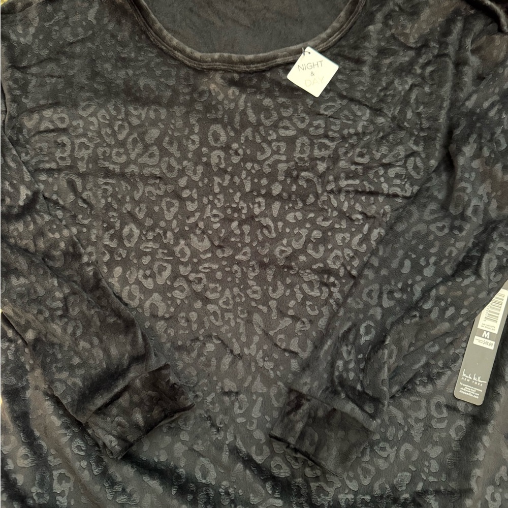 BNWT Nicole Miller Black Animal Print Lounge Wear/ Pajama Set. Size Medium - Picture 2 of 8